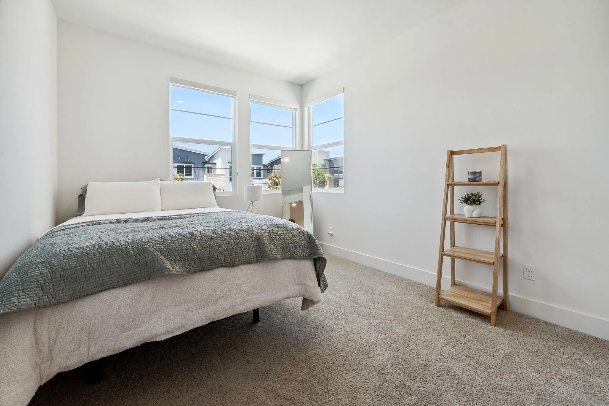 8246 Rose Quartz Cir