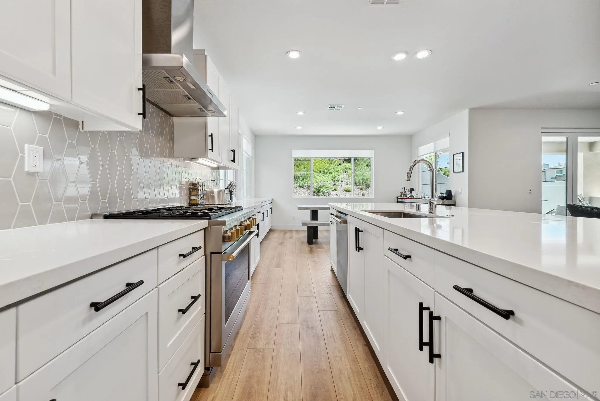 8246 Rose Quartz Cir