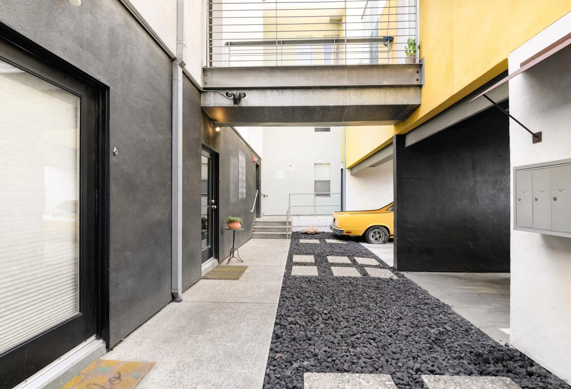 1944 State St Unit 17