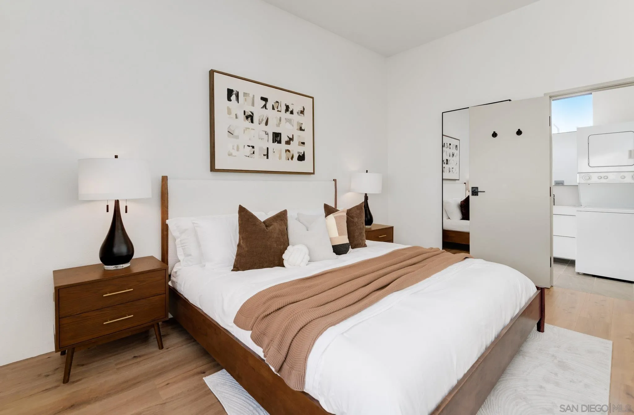 1944 State St Unit 17