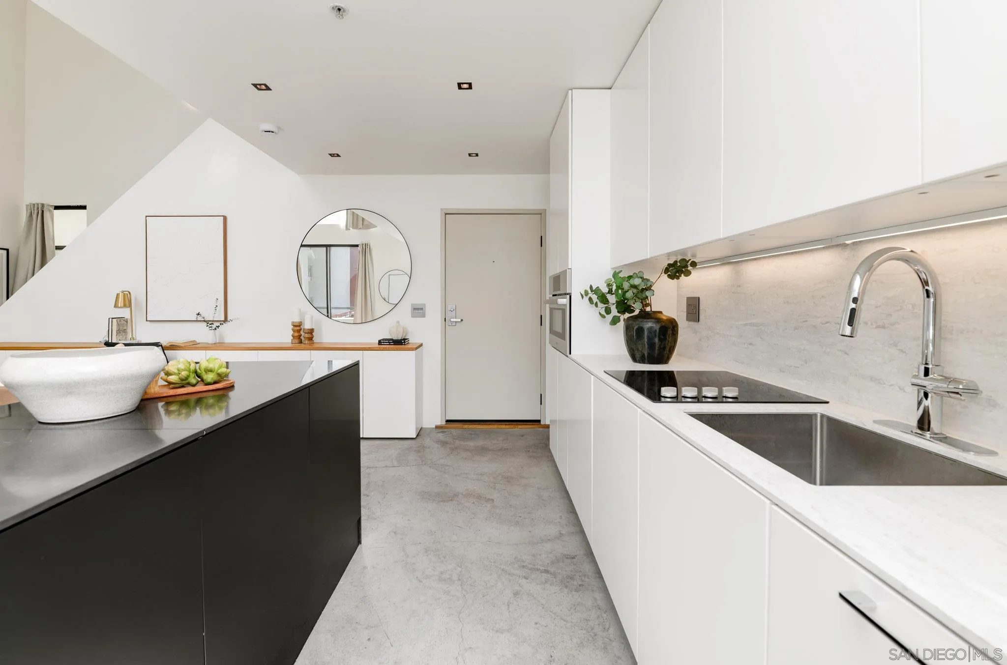 1944 State St Unit 17