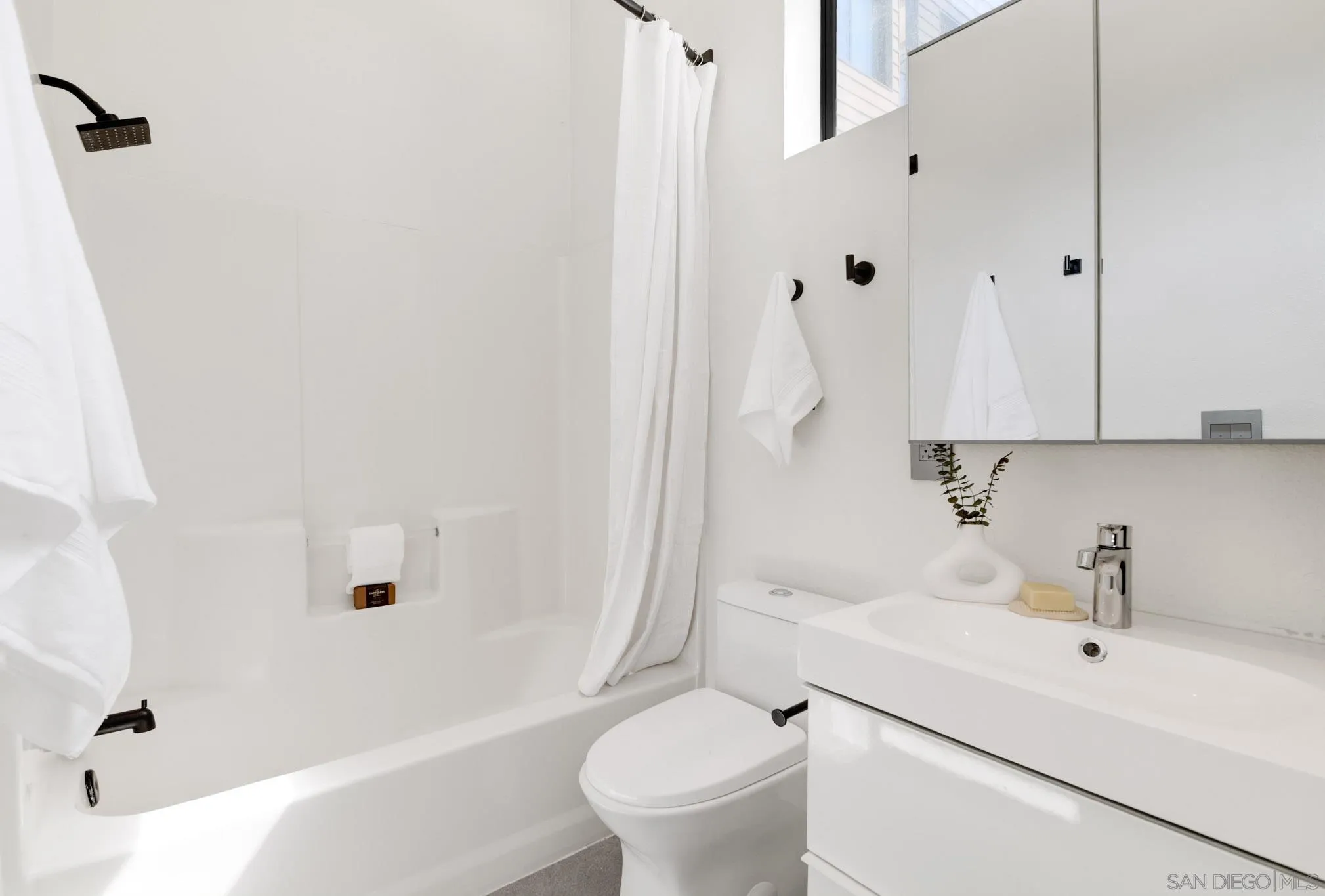 1944 State St Unit 17