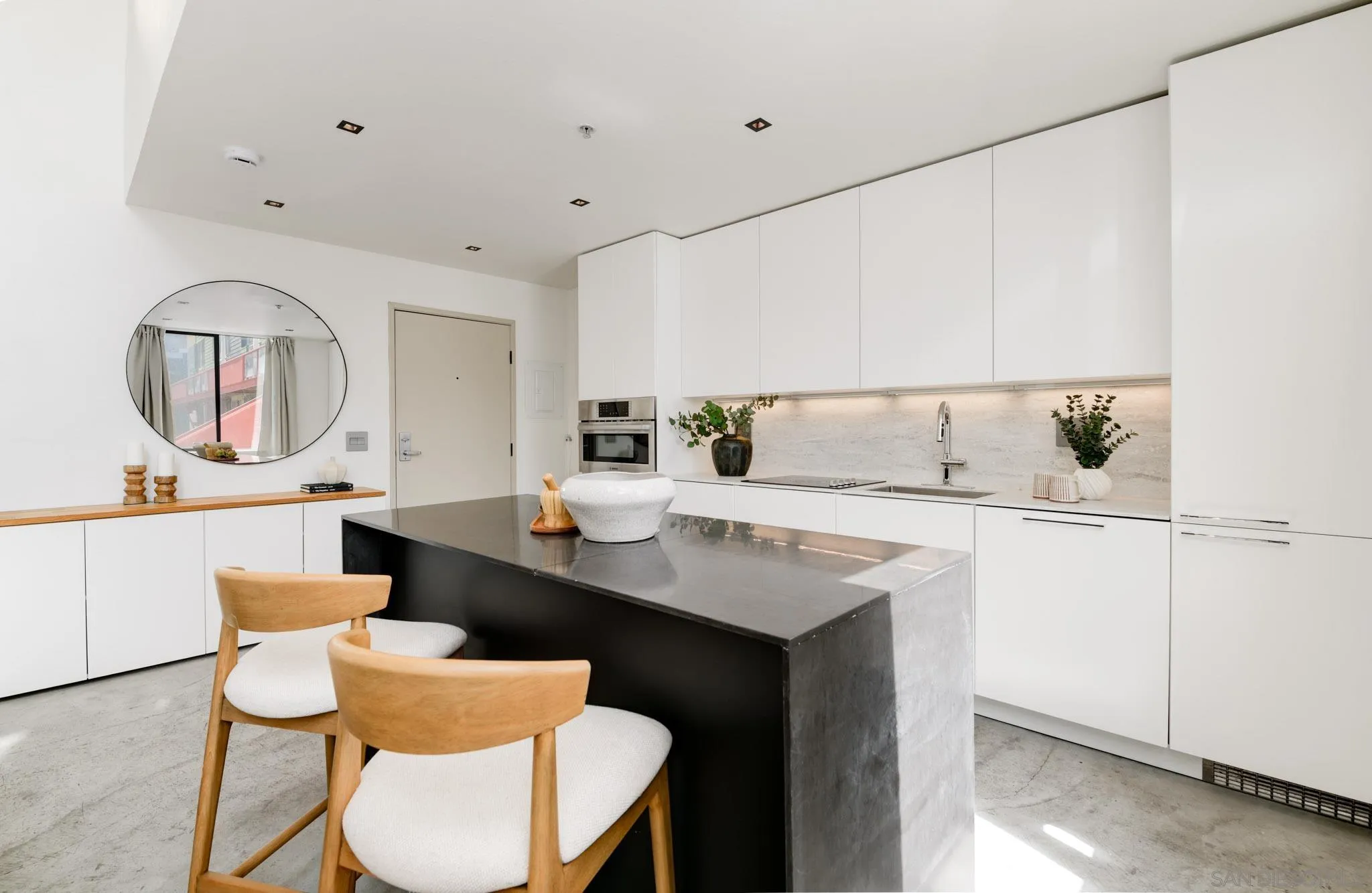 1944 State St Unit 17