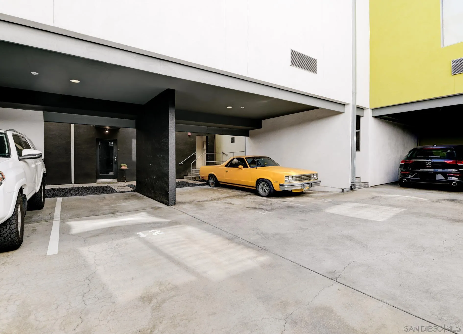 1944 State St Unit 17