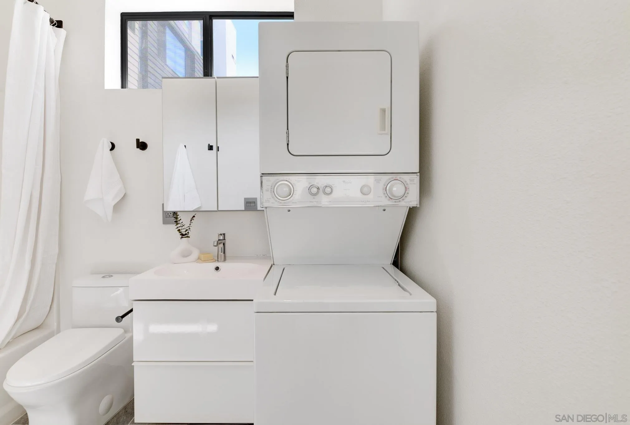 1944 State St Unit 17