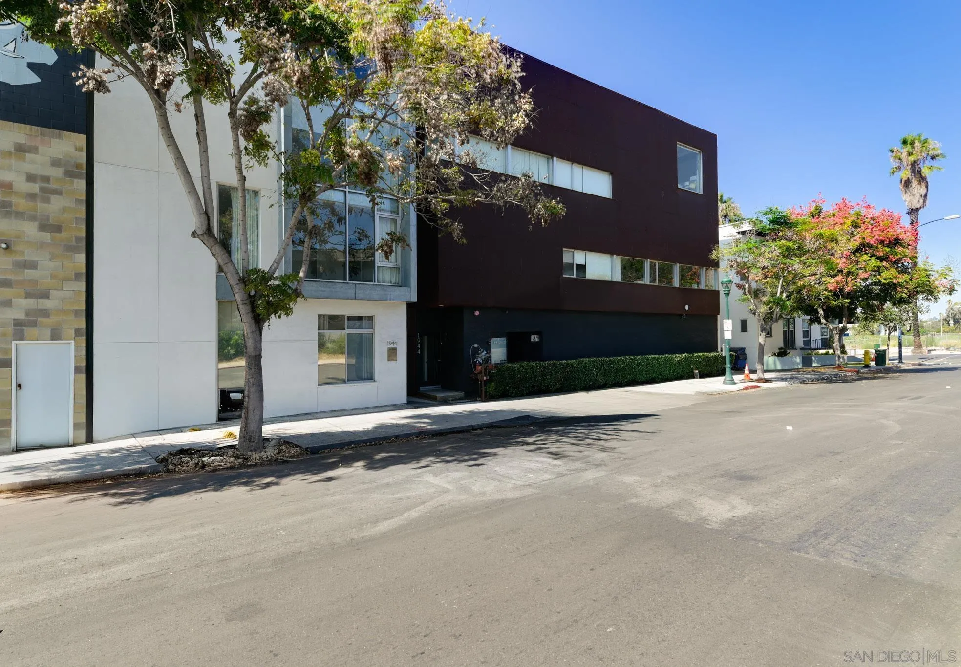 1944 State St Unit 17