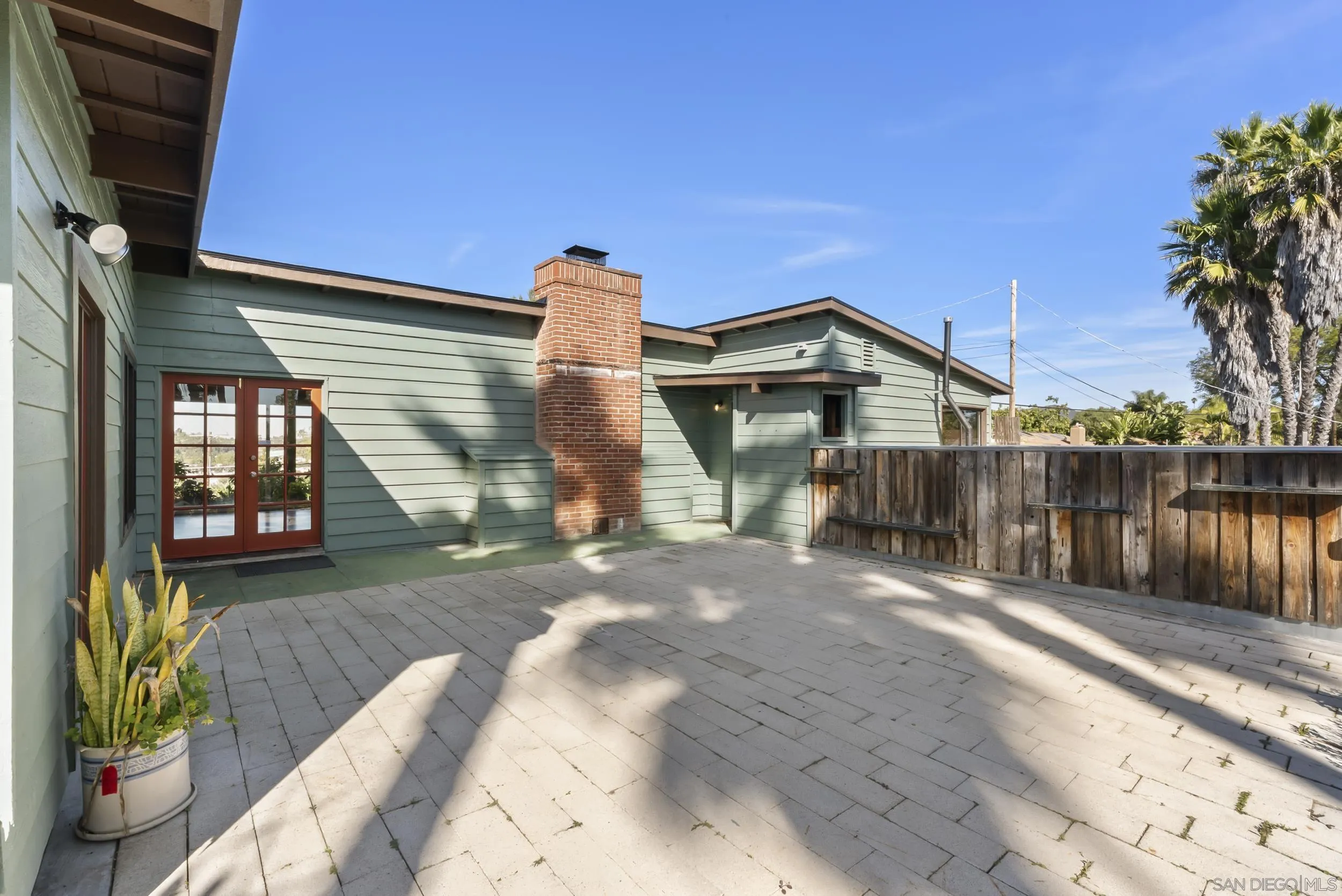620 Plumosa Ave