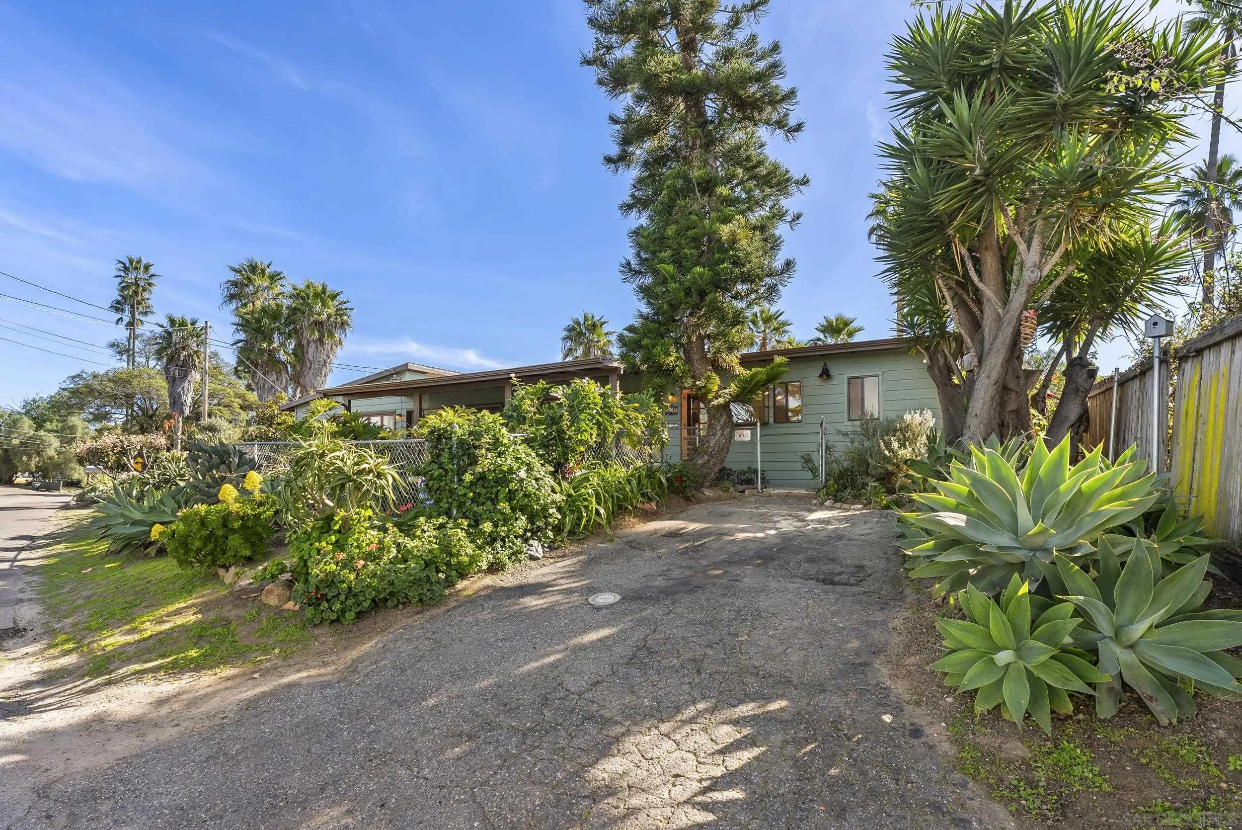 620 Plumosa Ave