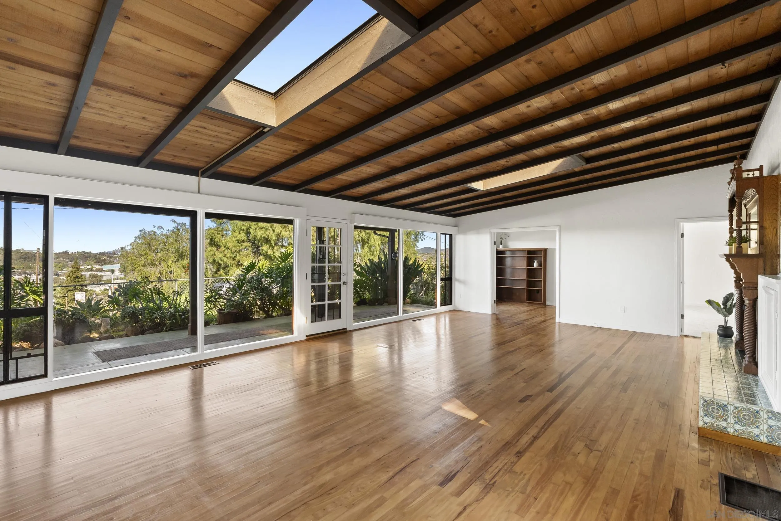 620 Plumosa Ave