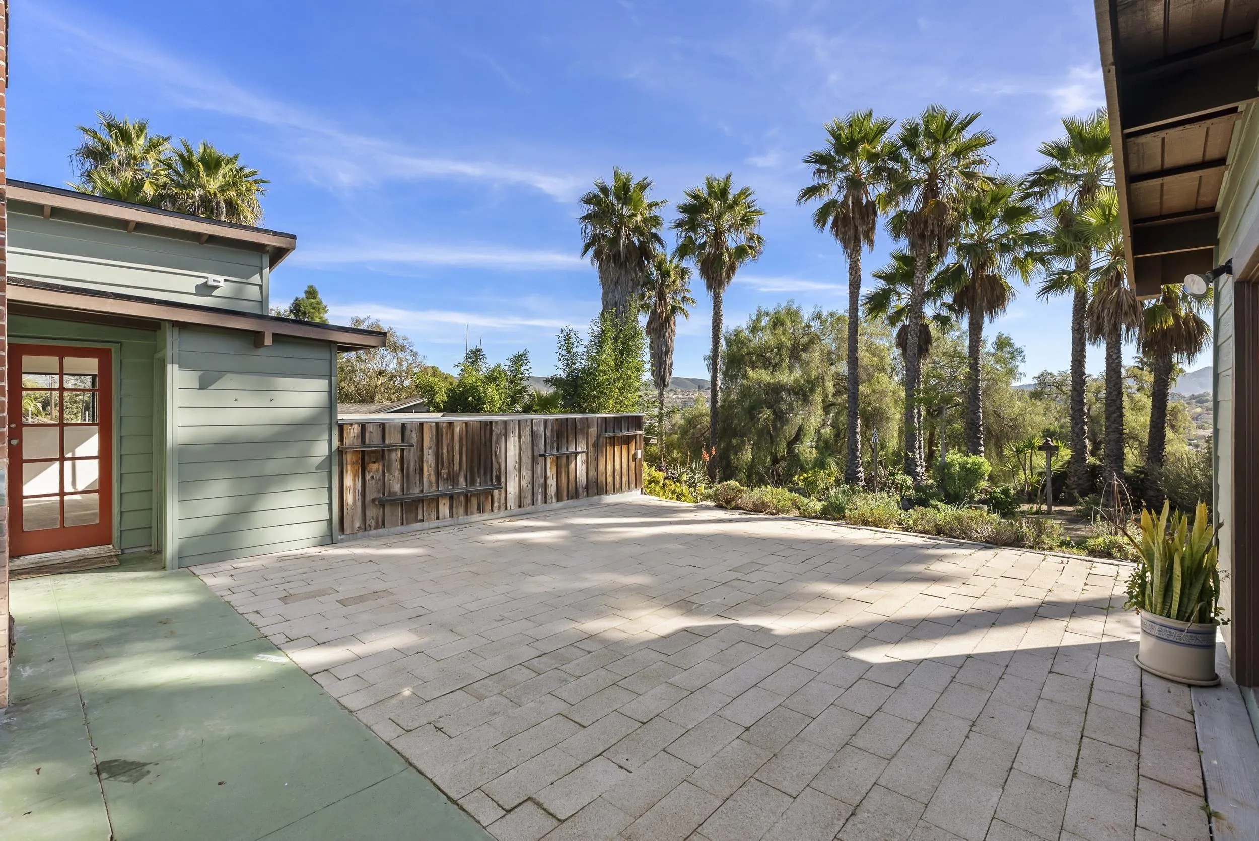 620 Plumosa Ave