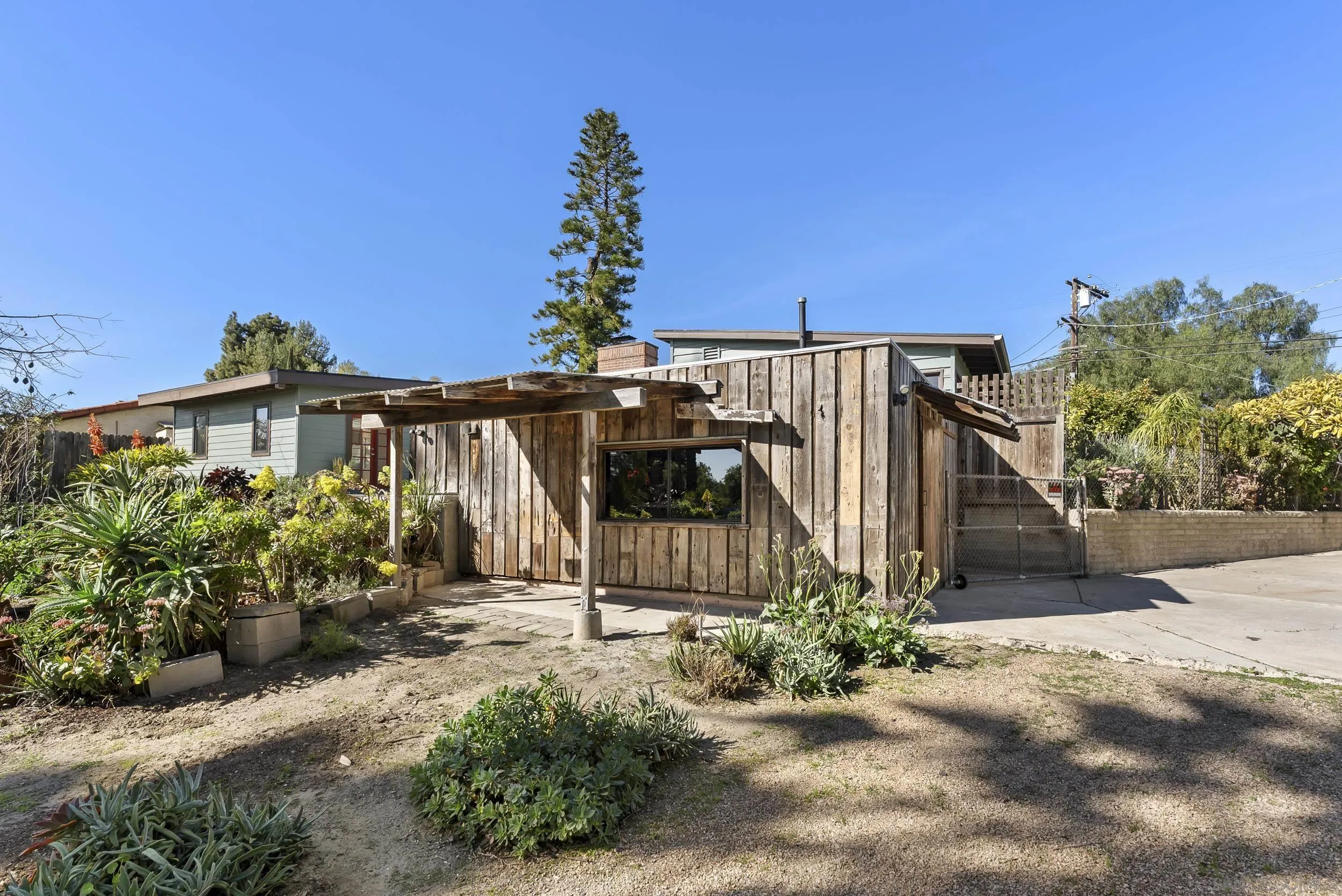 620 Plumosa Ave