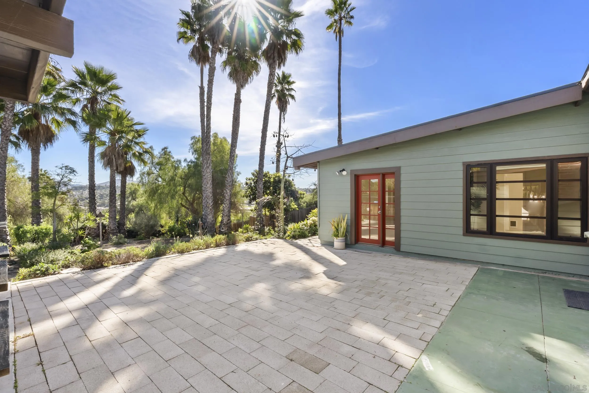 620 Plumosa Ave