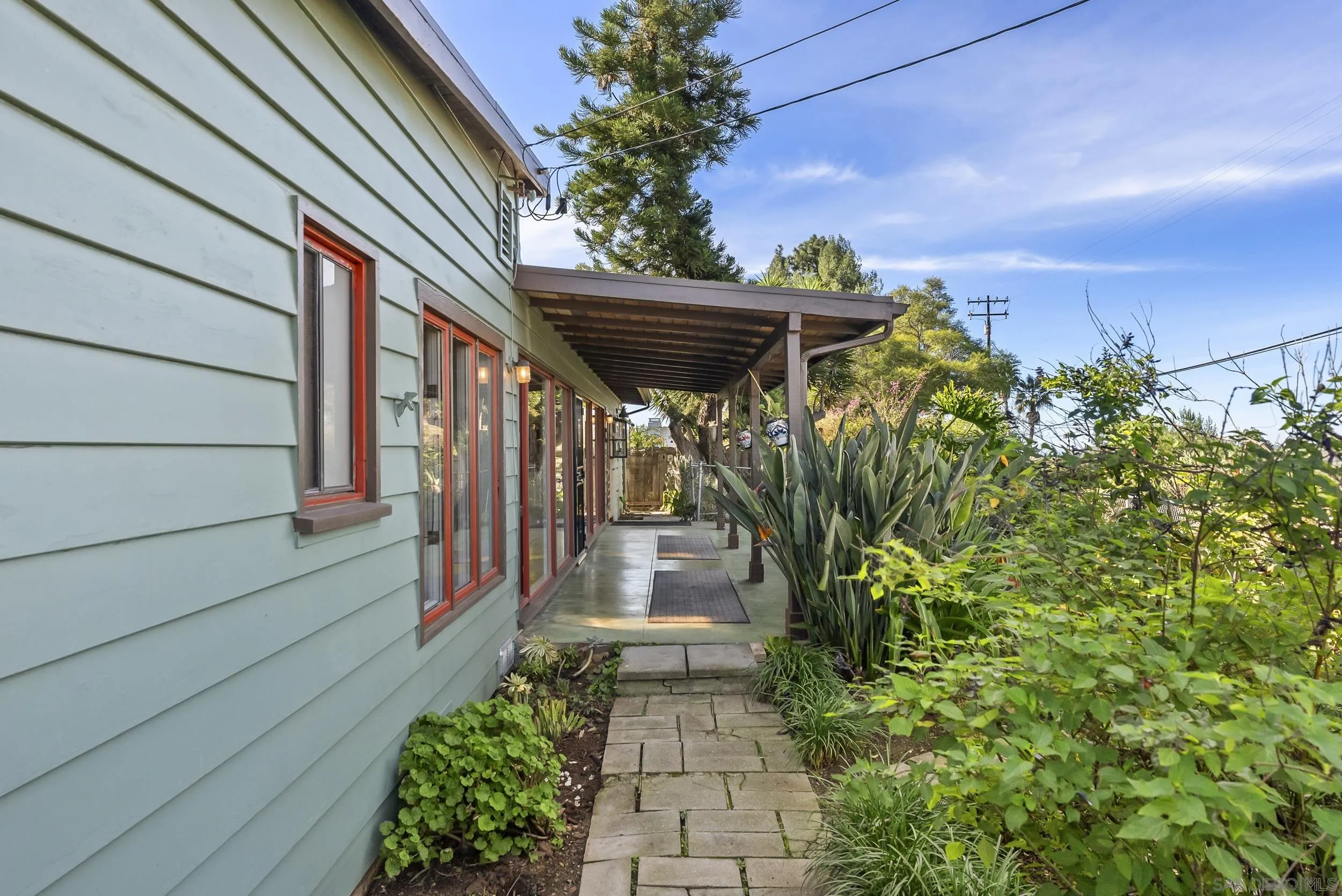 620 Plumosa Ave