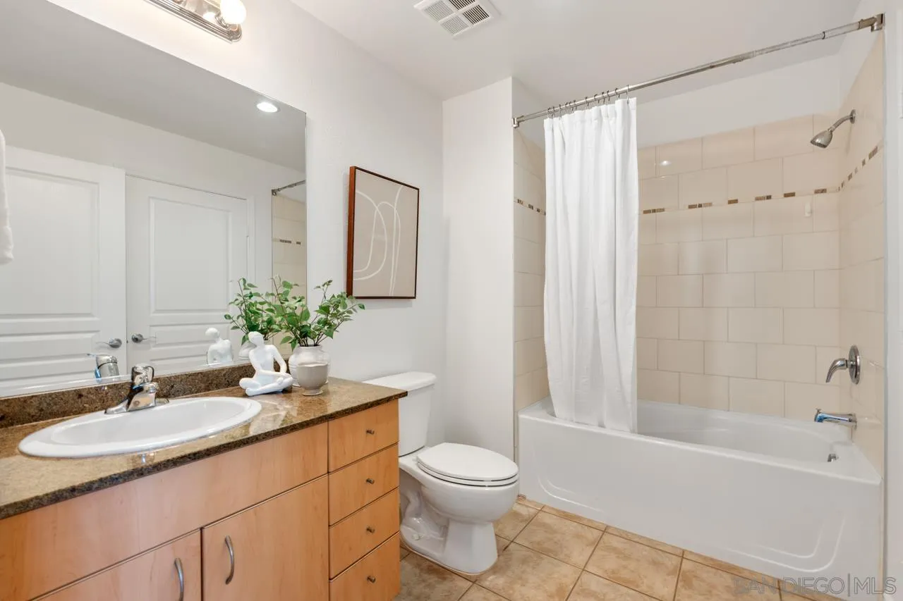 300 W Beech St Unit 1305