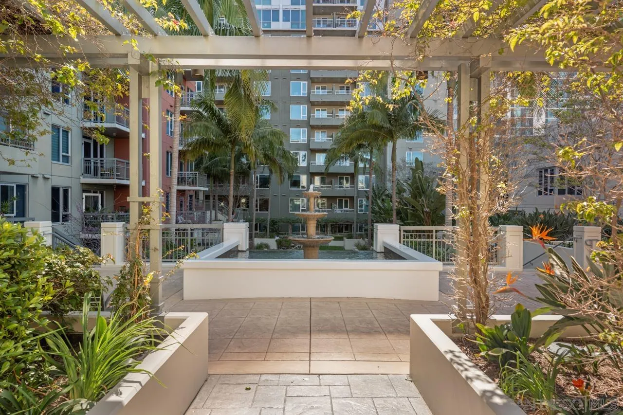 300 W Beech St Unit 1305