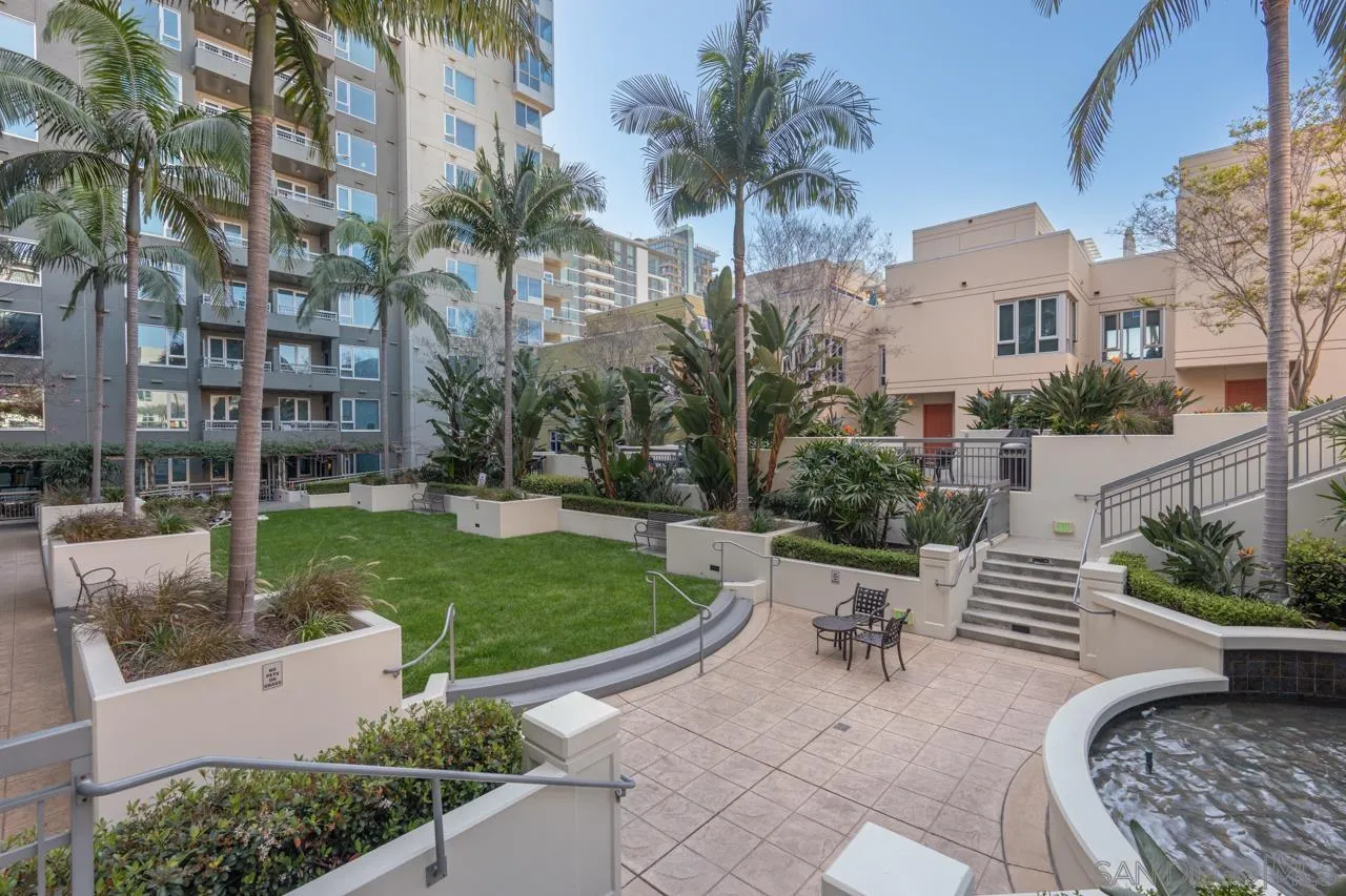 300 W Beech St Unit 1305