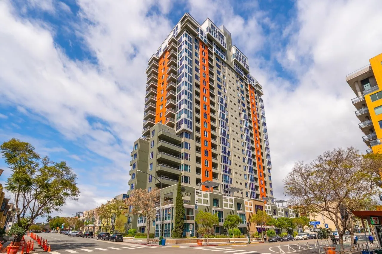 300 W Beech St Unit 1305