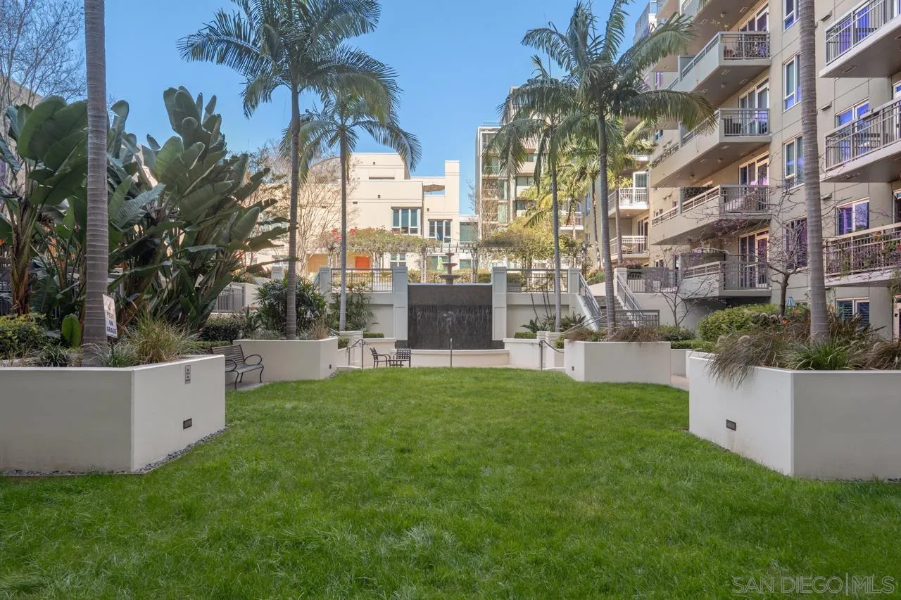 300 W Beech St Unit 1305