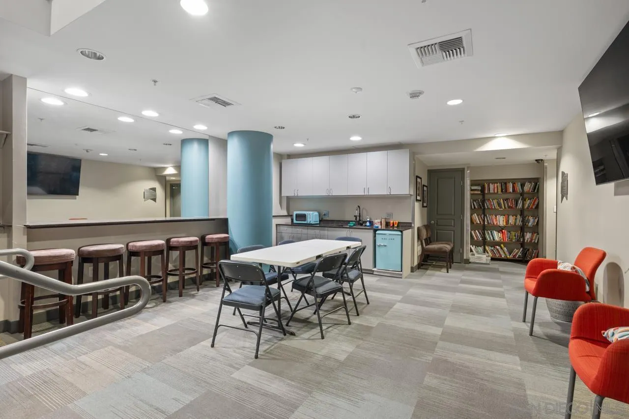 300 W Beech St Unit 1305