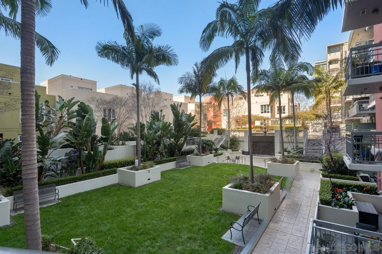 300 W Beech St Unit 1305