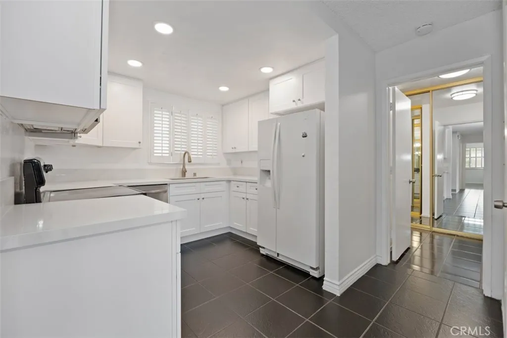 2394 Via Mariposa W Unit: 2H