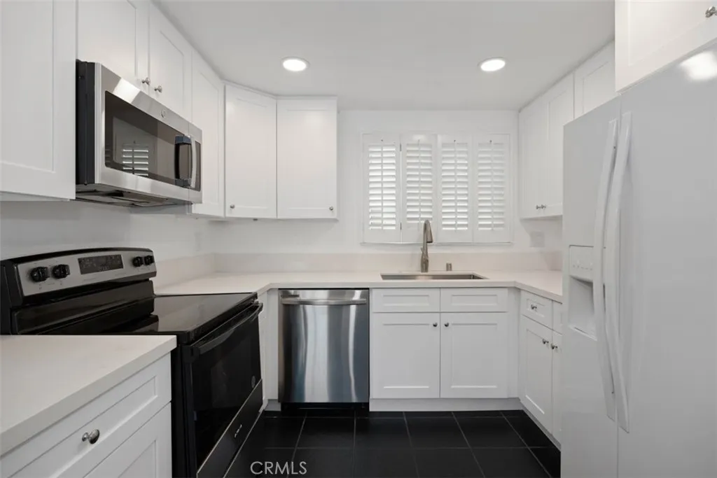2394 Via Mariposa W Unit: 2H
