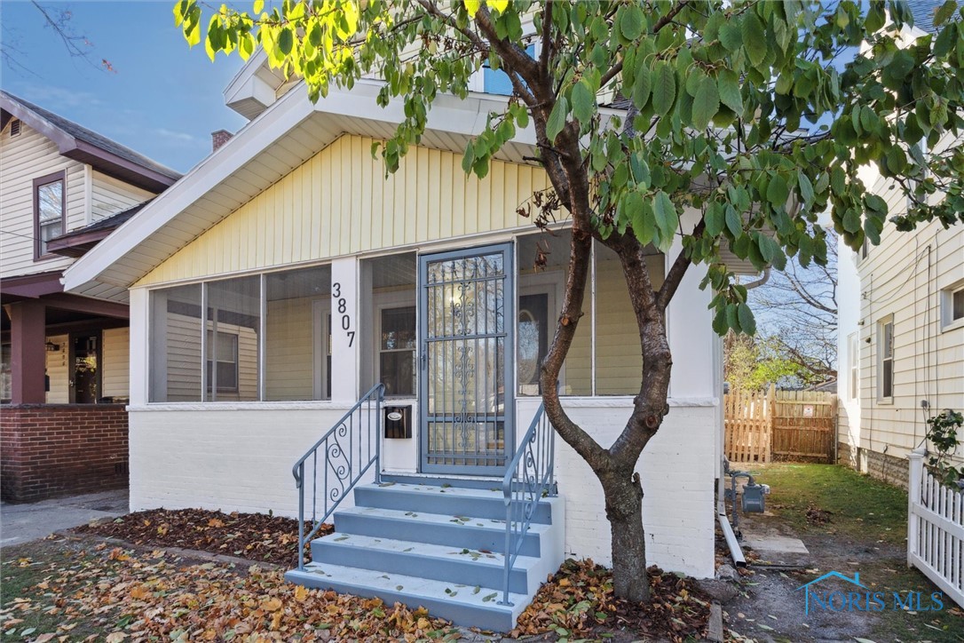 3807 Hoiles Avenue