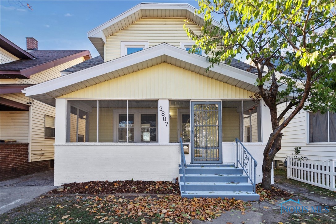 3807 Hoiles Avenue
