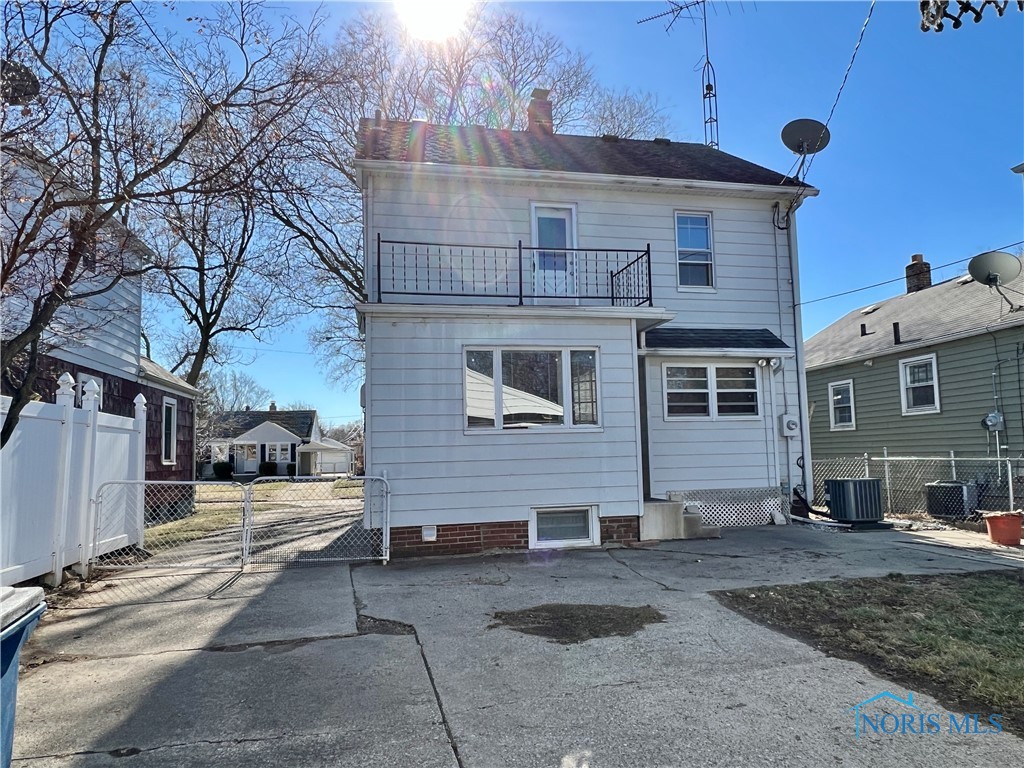 330 W Poinsetta Avenue