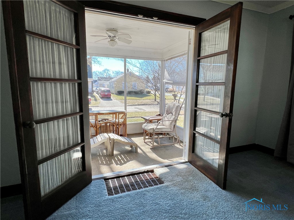 330 W Poinsetta Avenue