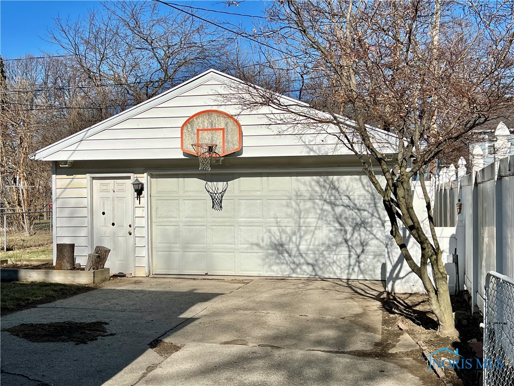 330 W Poinsetta Avenue
