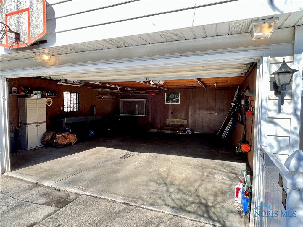 330 W Poinsetta Avenue
