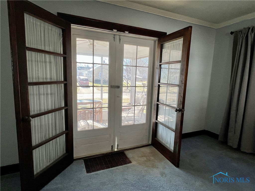 330 W Poinsetta Avenue