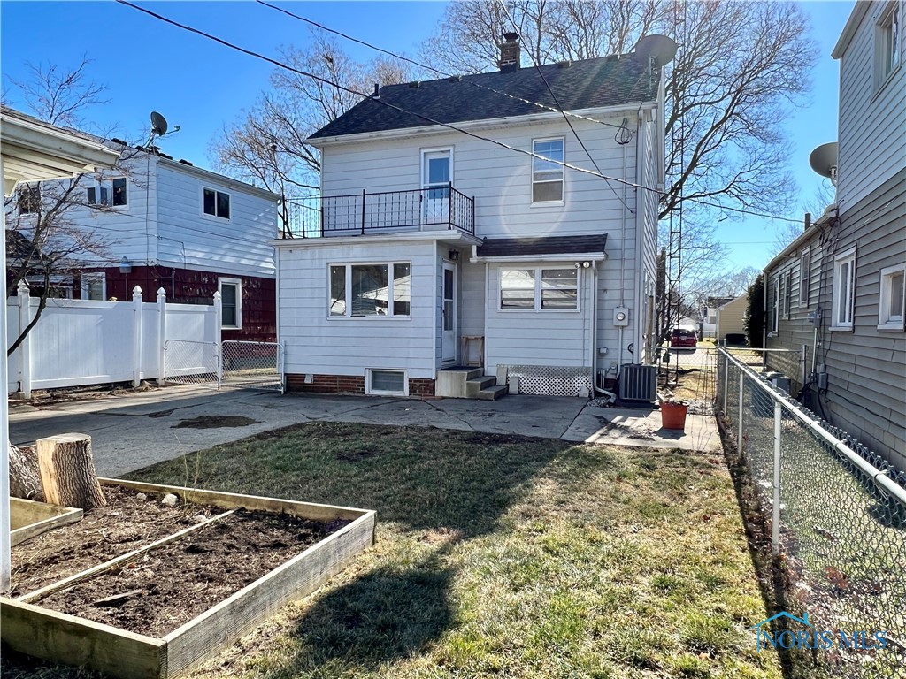 330 W Poinsetta Avenue