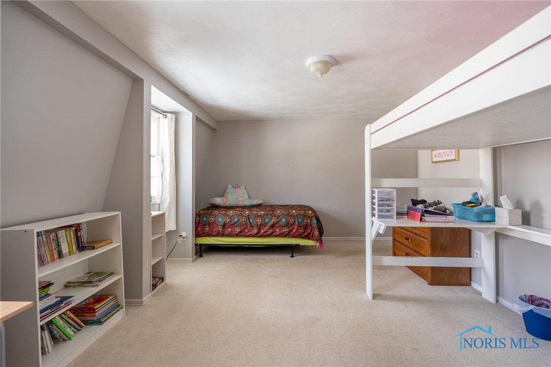 715 Oak Knoll Drive