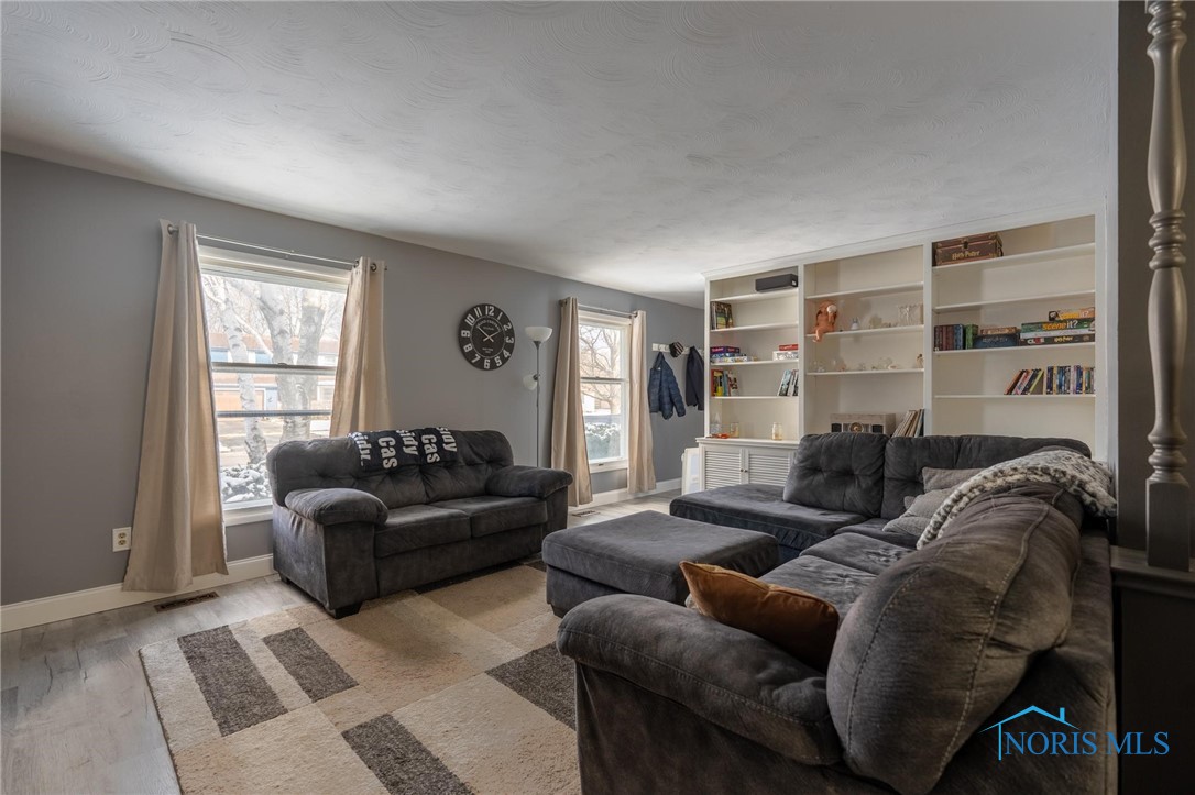 715 Oak Knoll Drive