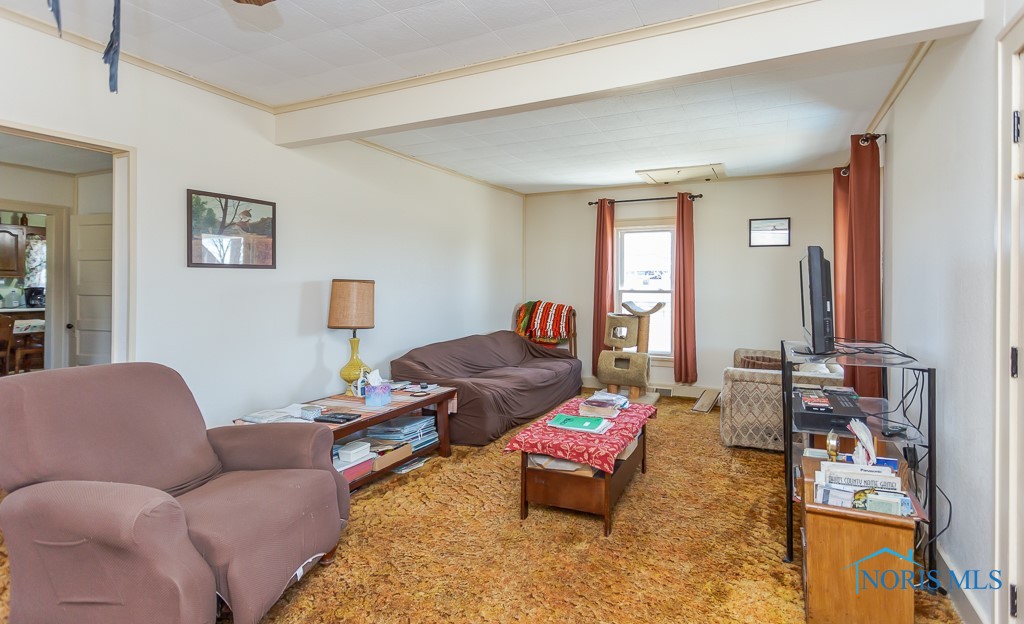 242 W Perry Street