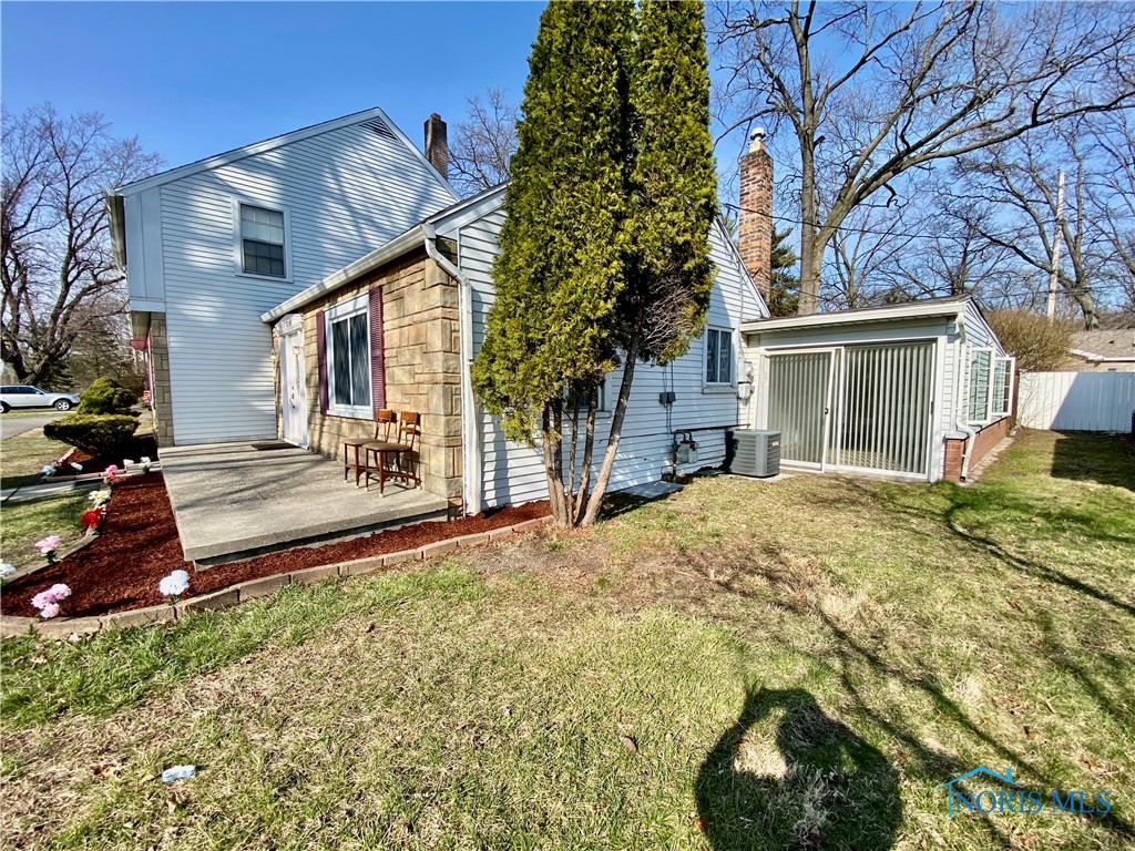 3328 Moffat Road