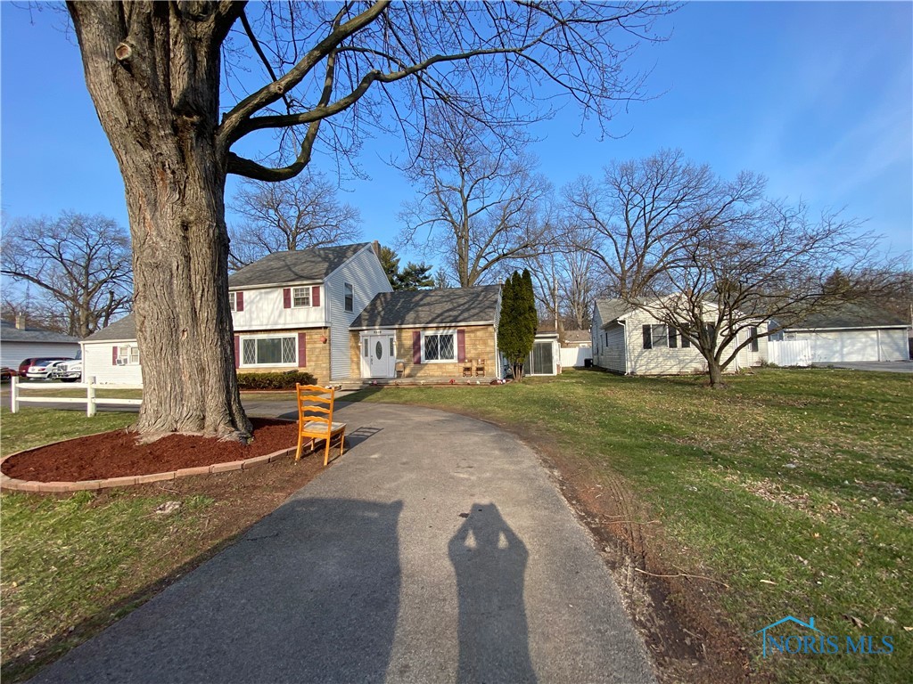 3328 Moffat Road