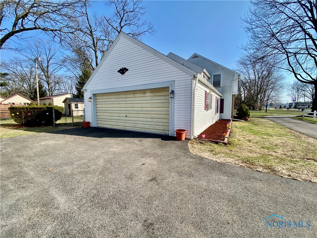 3328 Moffat Road