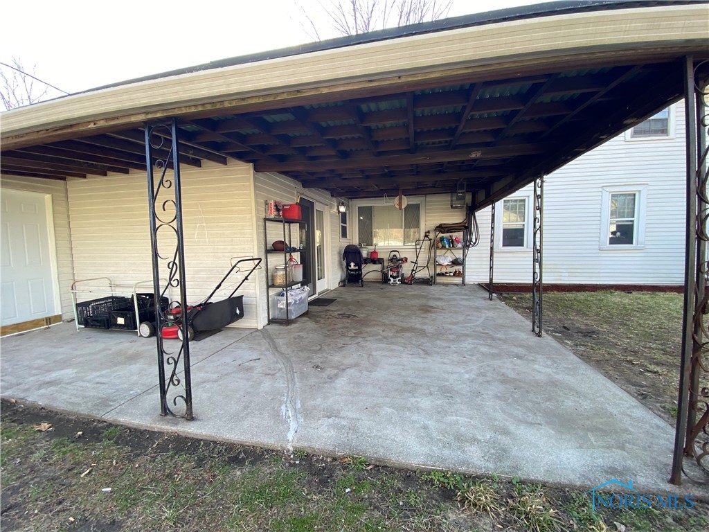 3328 Moffat Road