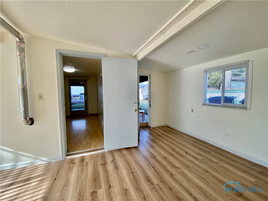 3328 Moffat Road