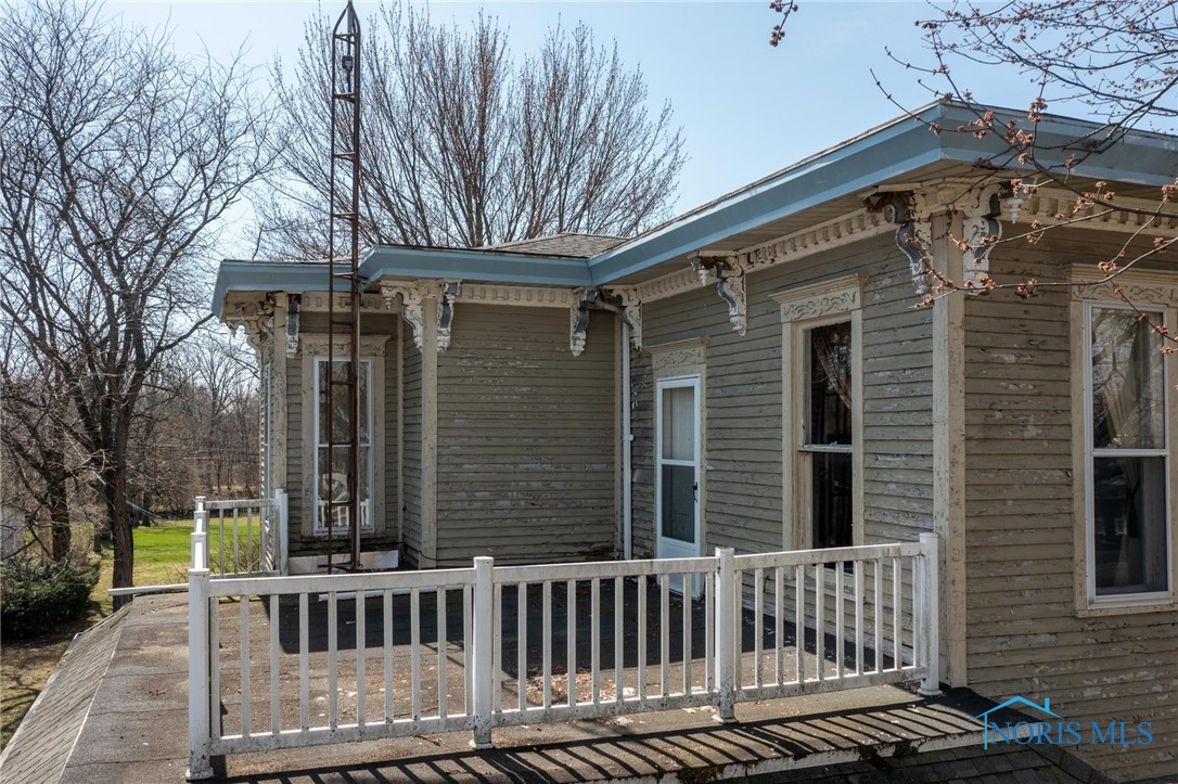 207 W Front Street