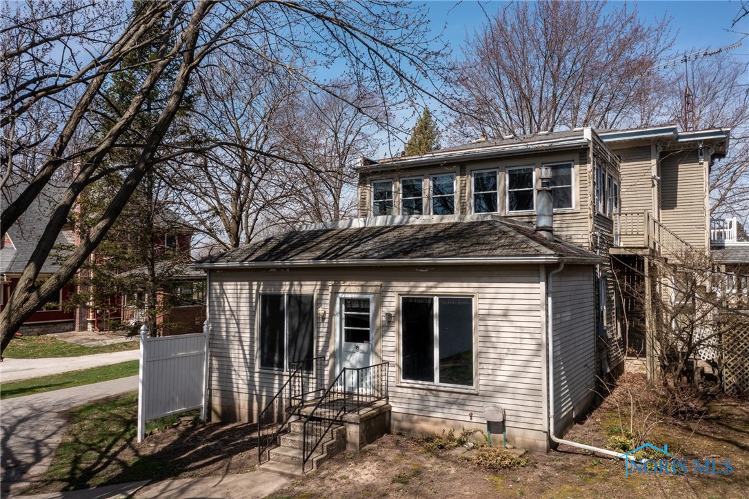 207 W Front Street