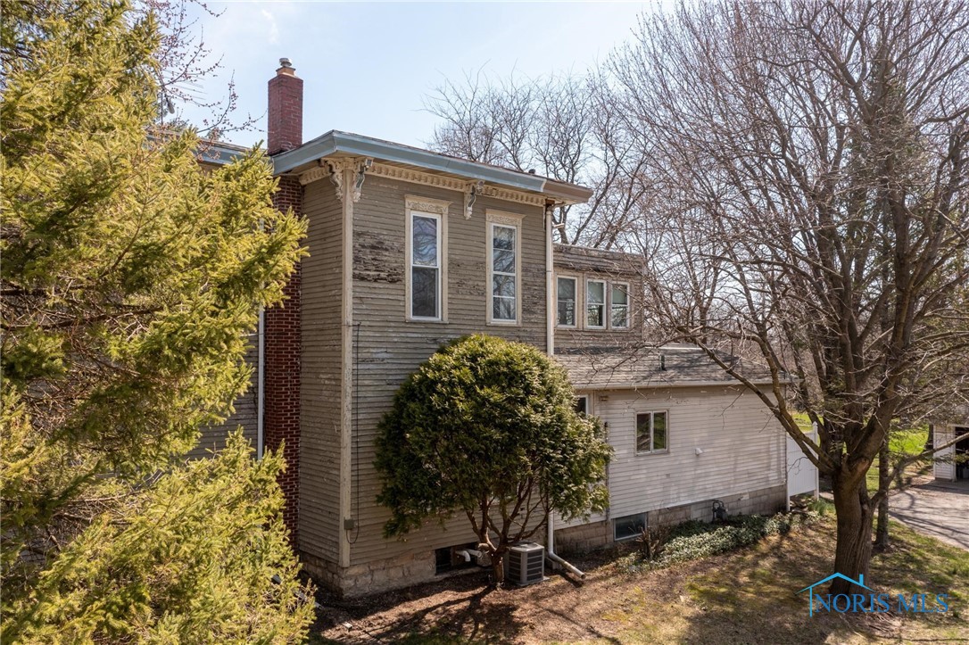 207 W Front Street