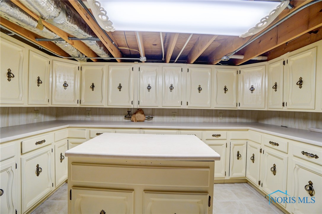 6444 Antoinette Lane