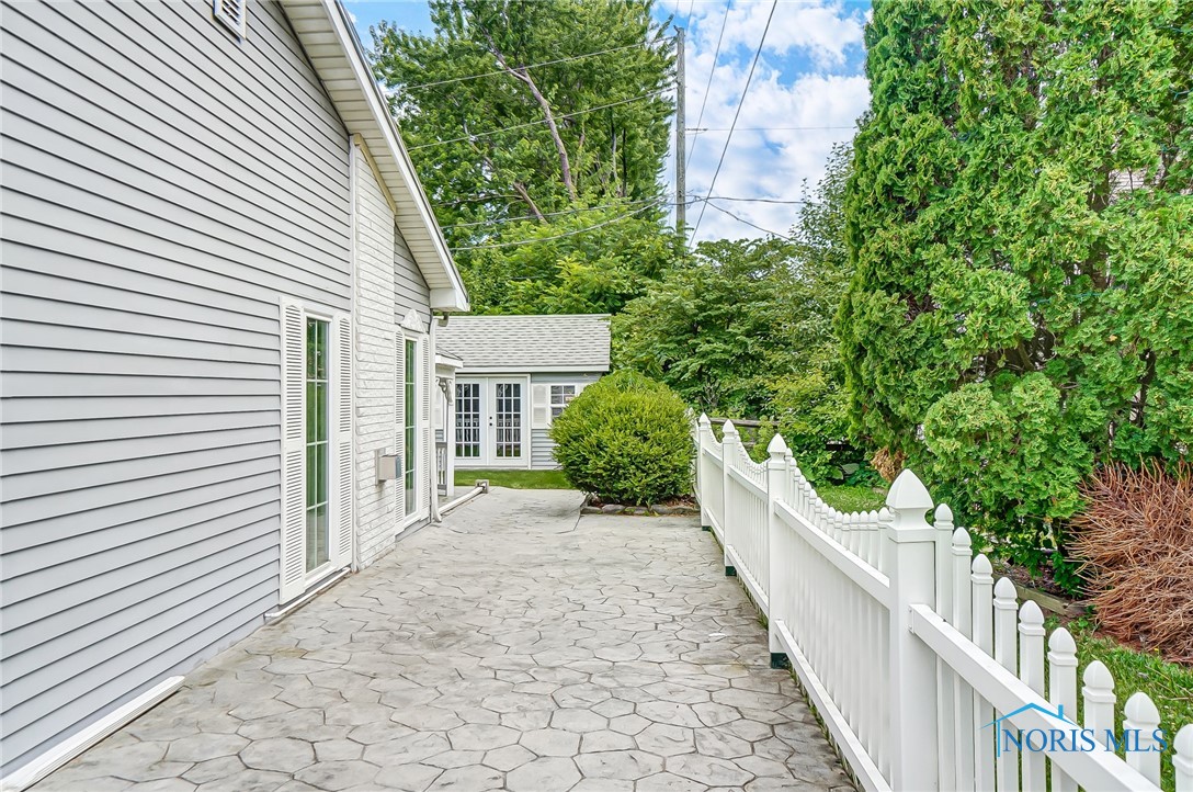 6444 Antoinette Lane