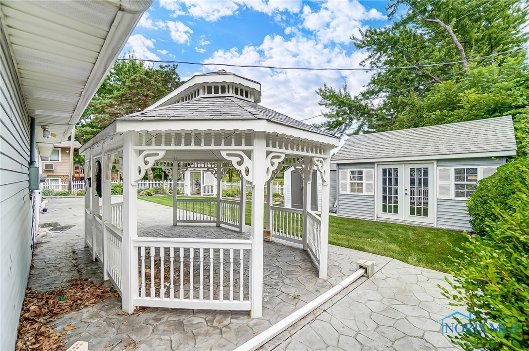 6444 Antoinette Lane