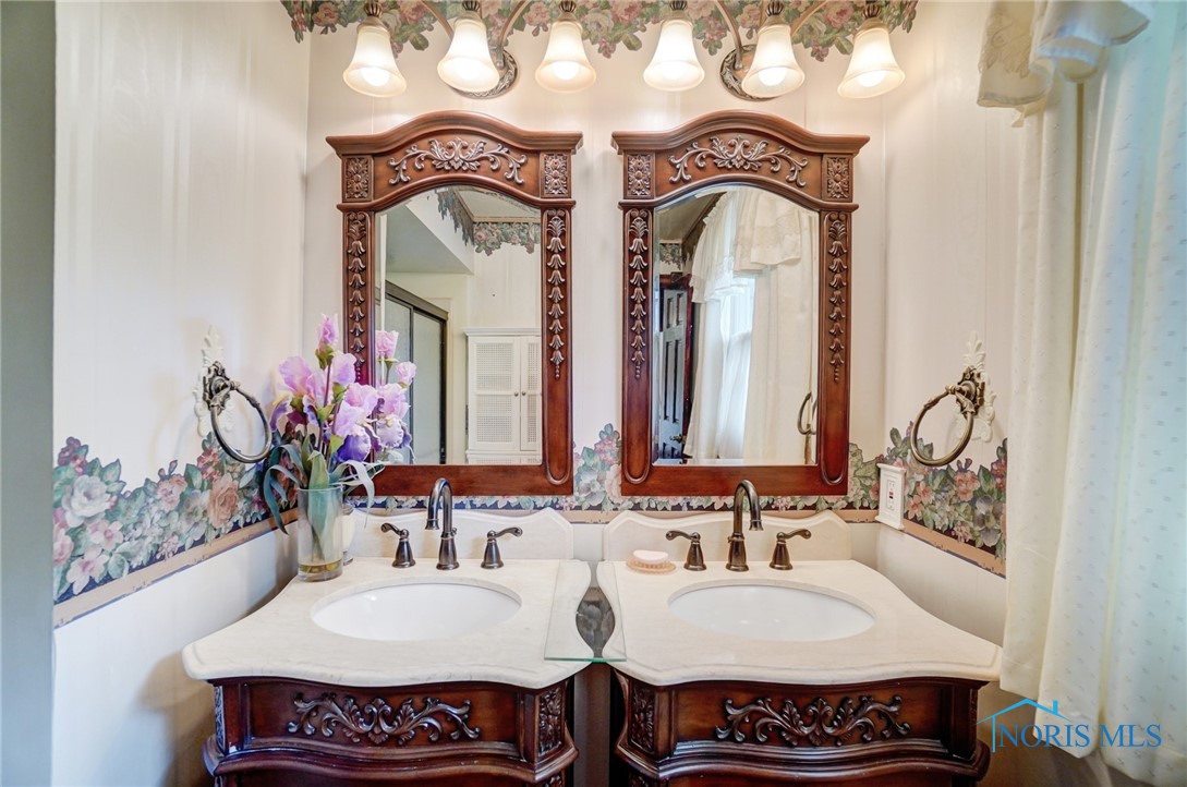 6444 Antoinette Lane