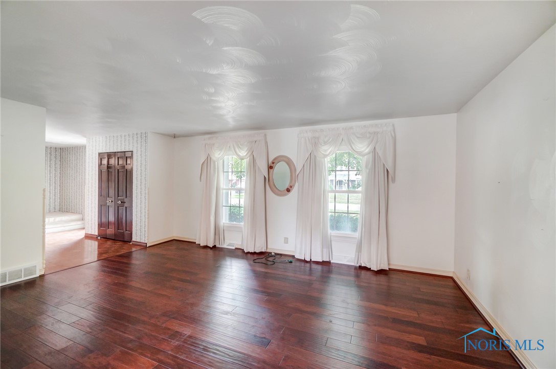 6444 Antoinette Lane